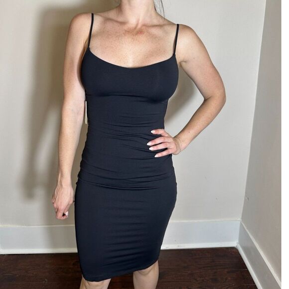 Aritzia Babaton Contour Cami Black Midi Dress Size Small NWT! - Picture 2 of 5